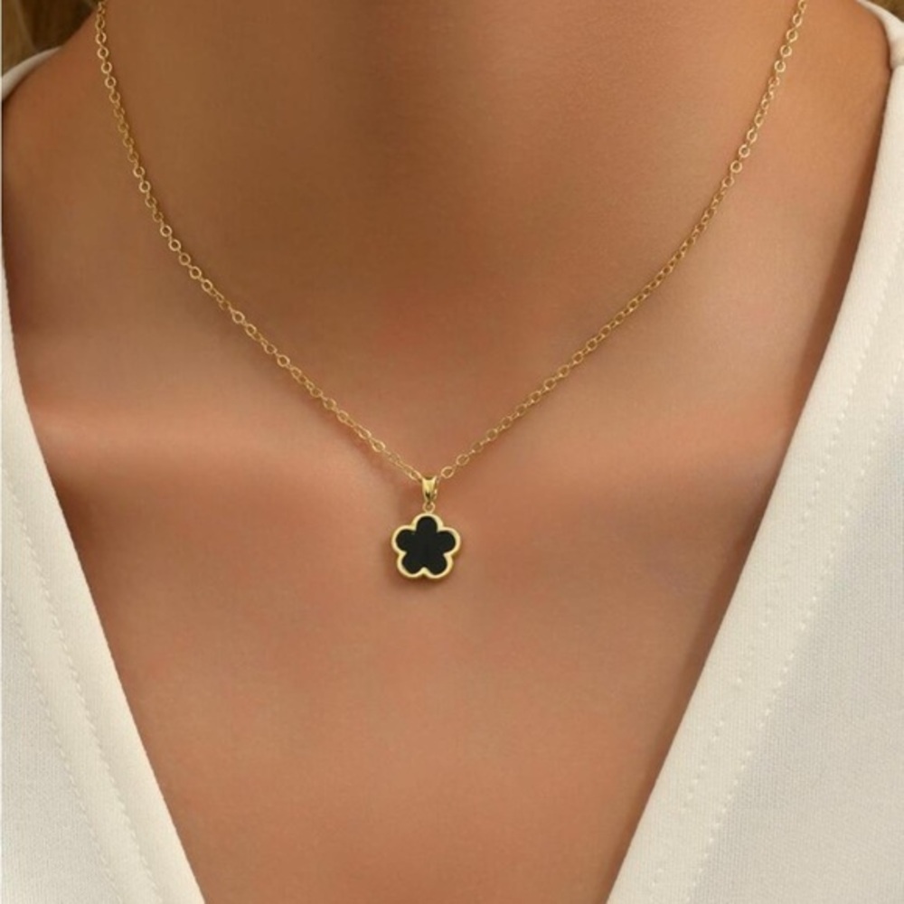 Gold Clover necklace